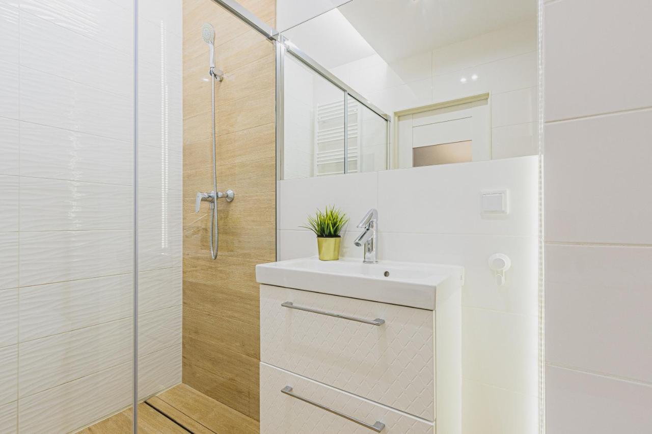 Floris Apartment Лодз Екстериор снимка